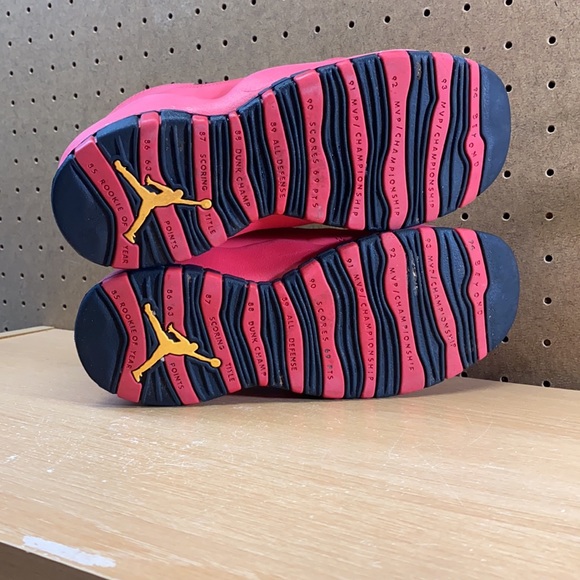 Air Jordan 10 Retro Fusion Red Women’s Size 6 Sneakers - Picture 12 of 12